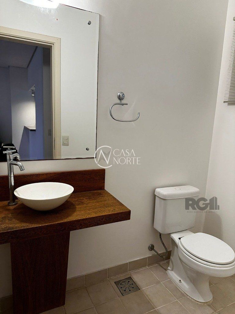 Casa de Condomínio à venda com 3 quartos, 245m², 1 suíte, 2 vagas, Avenida Coronel Marcos no bairro Pedra Redonda em Porto Alegre