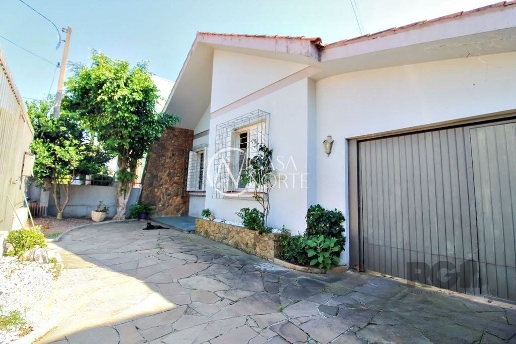 Casa à venda com 4 quartos, 160m², 1 suíte, 2 vagas, Rua General Cunha Louzada no bairro Glória em Porto Alegre