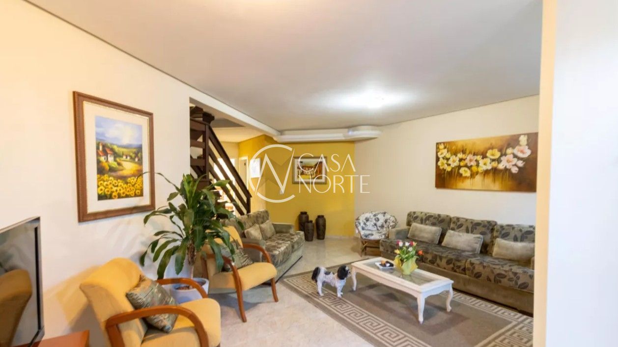 Casa à venda com 3 quartos, 235m², 1 suíte, 5 vagas, Rua Frederico Etzberger no bairro Nonoai em Porto Alegre