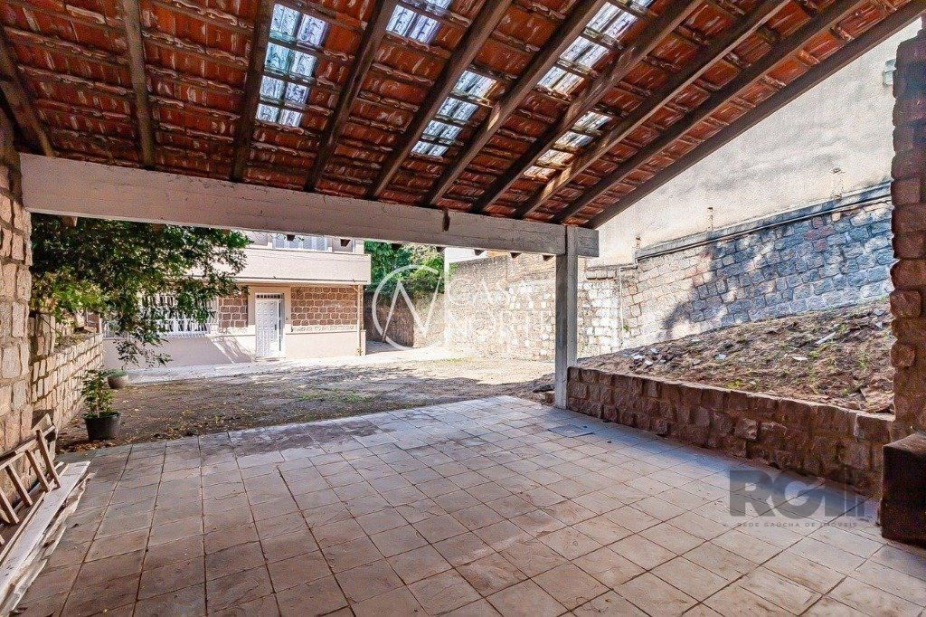 Terreno à venda  com 551m², Rua Matias José Bins no bairro Três Figueiras em Porto Alegre