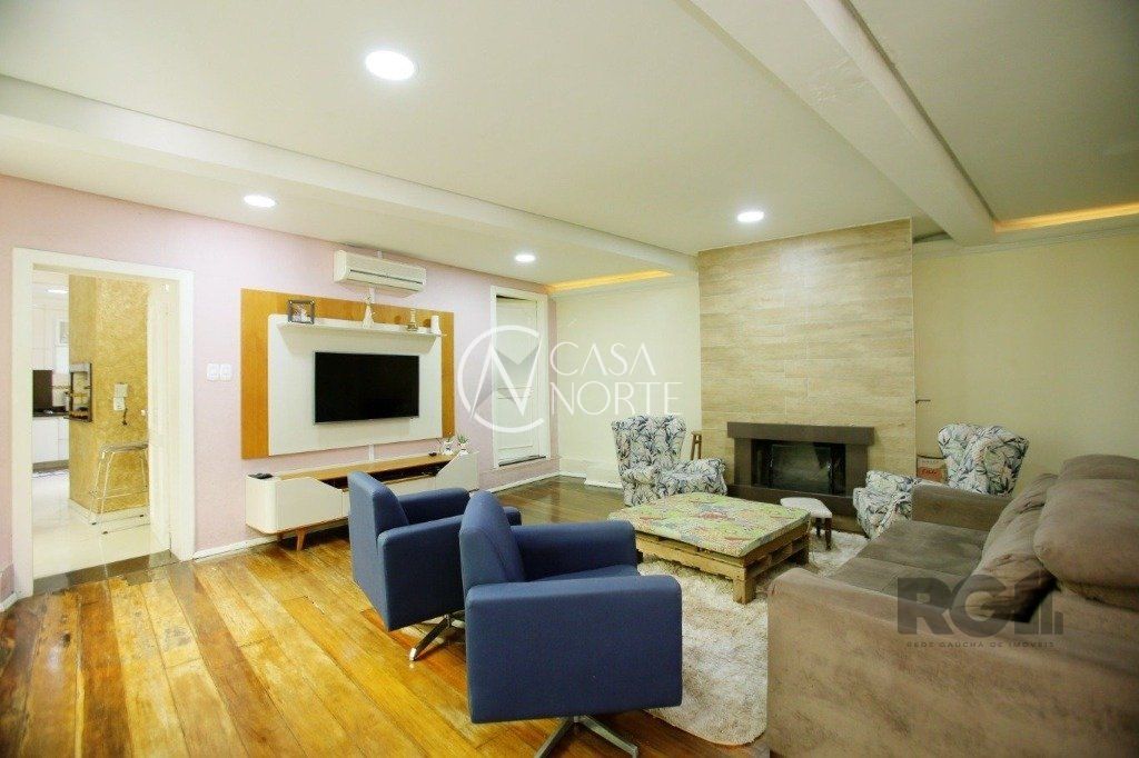 Casa à venda com 4 quartos, 235m², 1 suíte, 3 vagas, Rua Afonso Pena no bairro Azenha em Porto Alegre