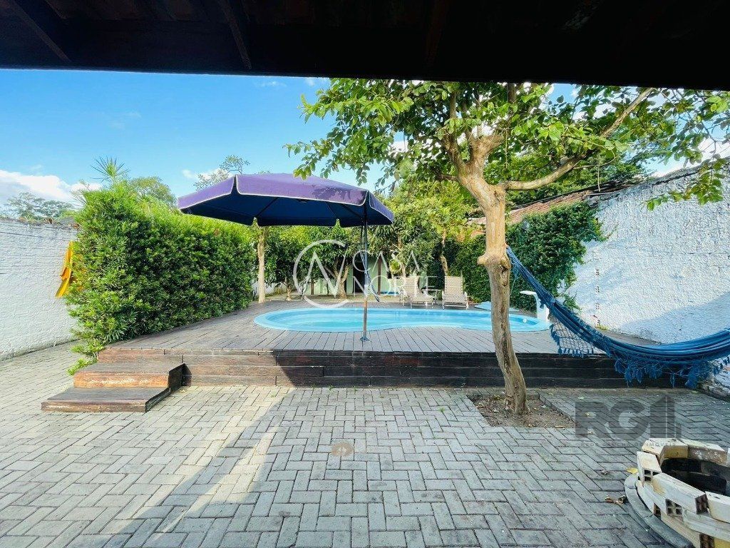 Casa à venda com 2 quartos, 130m², 6 vagas, Rua Mutual no bairro Morro Santana em Porto Alegre