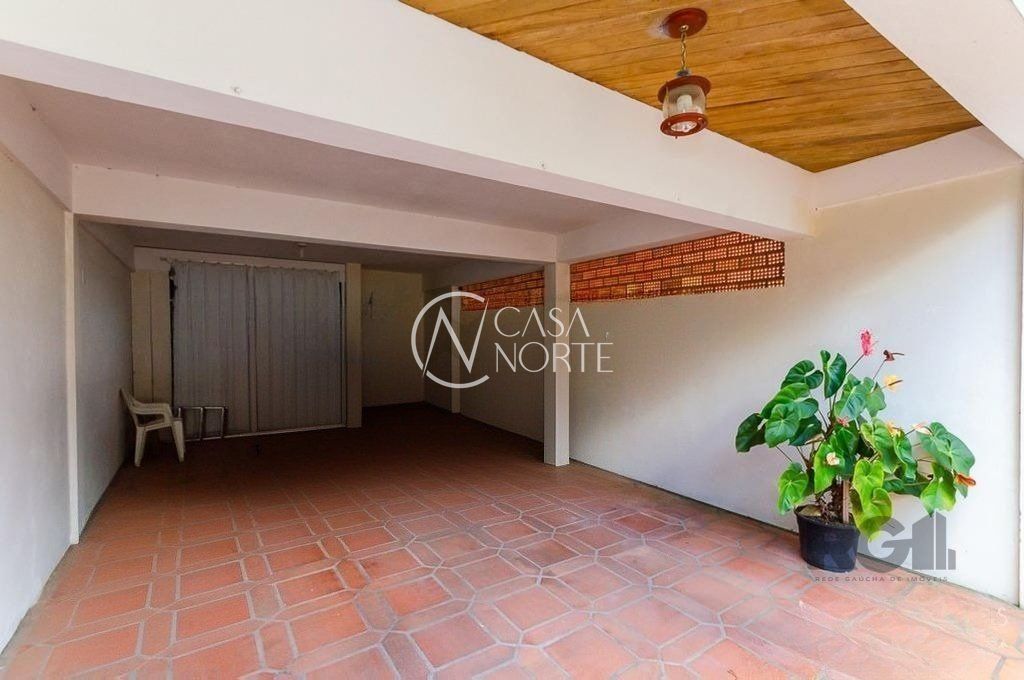 Casa à venda com 3 quartos, 378m², 3 suítes, 2 vagas, Rua Seival no bairro Vila Jardim em Porto Alegre