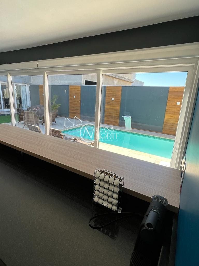 Casa de Condomínio à venda com 3 quartos, 212m², 1 suíte, 4 vagas, Rua Walter Porto Filho no bairro Mário Quintana em Porto Alegre