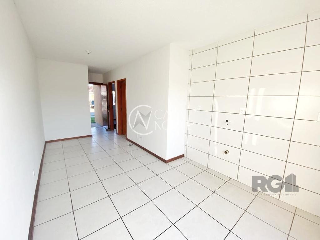 Casa à venda com 2 quartos, 41m², 2 vagas, Rua Fernando Veronezi no bairro Restinga em Porto Alegre