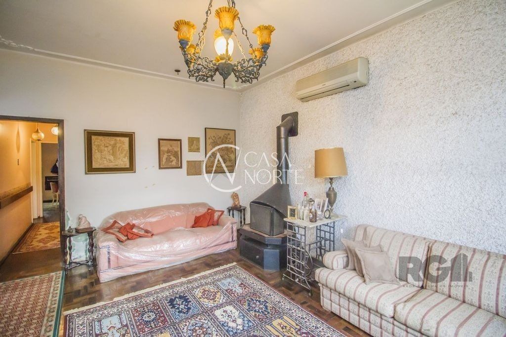 Casa à venda com 4 quartos, 258m², 1 suíte, 3 vagas, Rua Bernardino Caetano Fraga no bairro Santa Tereza em Porto Alegre