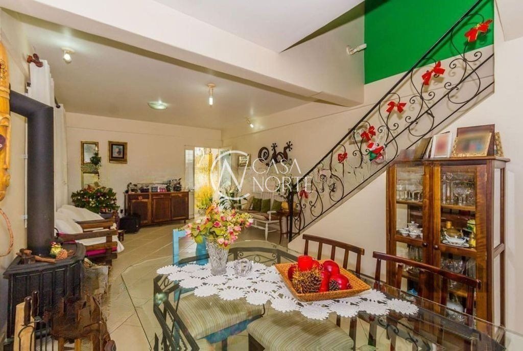 Casa à venda com 5 quartos, 308m², 1 suíte, 4 vagas, Rua Doutor Luiz da Silva Flores no bairro Teresópolis em Porto Alegre