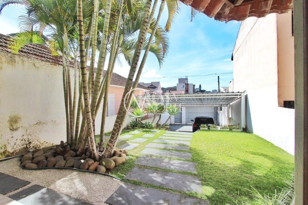 Casa à venda com 5 quartos, 260m², 2 suítes, 4 vagas, Rua Professor Carvalho Freitas no bairro Teresópolis em Porto Alegre
