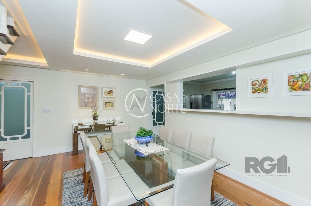 Casa à venda com 3 quartos, 379m², 2 suítes, 4 vagas, Rua Cassino no bairro Ipanema em Porto Alegre