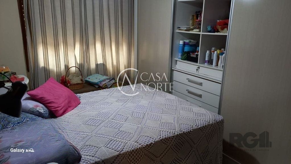 Casa à venda com 3 quartos, 200m², 2 vagas, Rua Vicenta Maria no bairro Rubem Berta em Porto Alegre