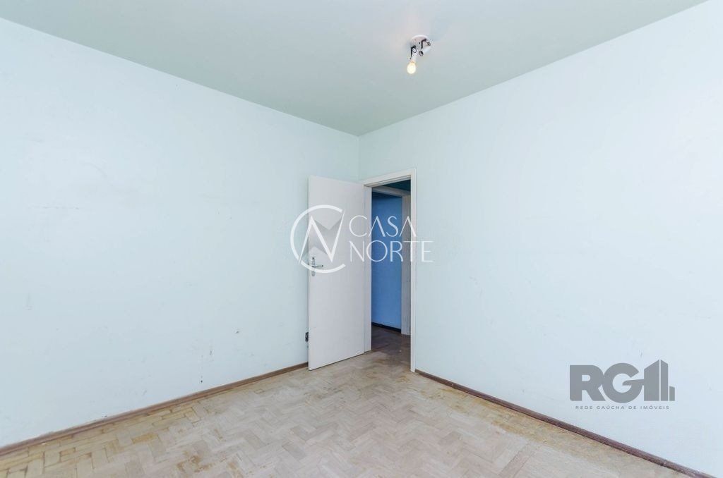 Casa à venda com 3 quartos, 318m², 3 vagas, Rua Santa Cruz no bairro Santa Tereza em Porto Alegre