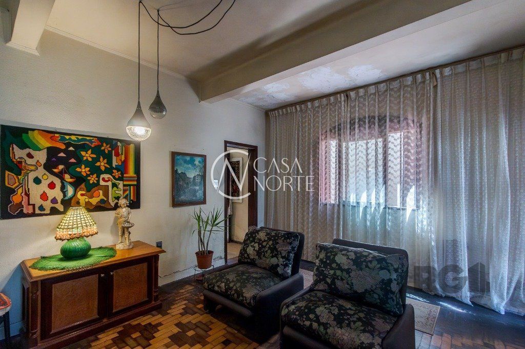 Casa à venda com 3 quartos, 262m², 1 suíte, 4 vagas, Rua Silva Só no bairro Santa Cecília em Porto Alegre