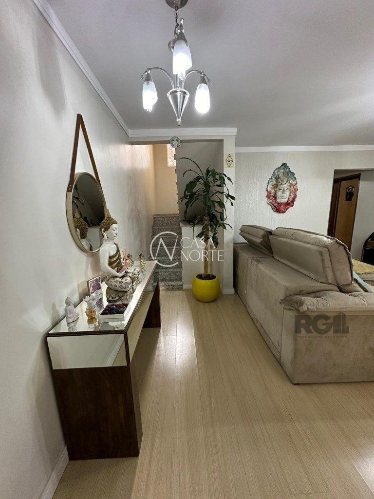 Casa à venda com 4 quartos, 160m², 1 vaga, Rua Sérgio Porto no bairro Farrapos em Porto Alegre