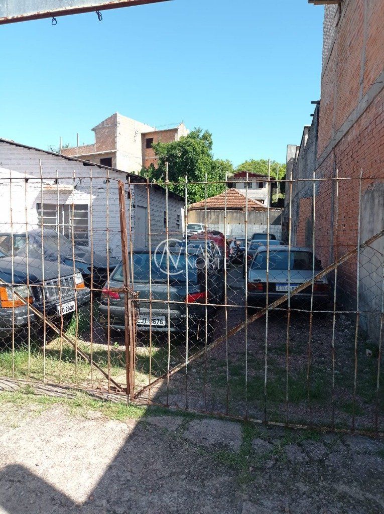 Terreno à venda  com 300m², Avenida Antônio Carvalho no bairro Jardim Carvalho em Porto Alegre