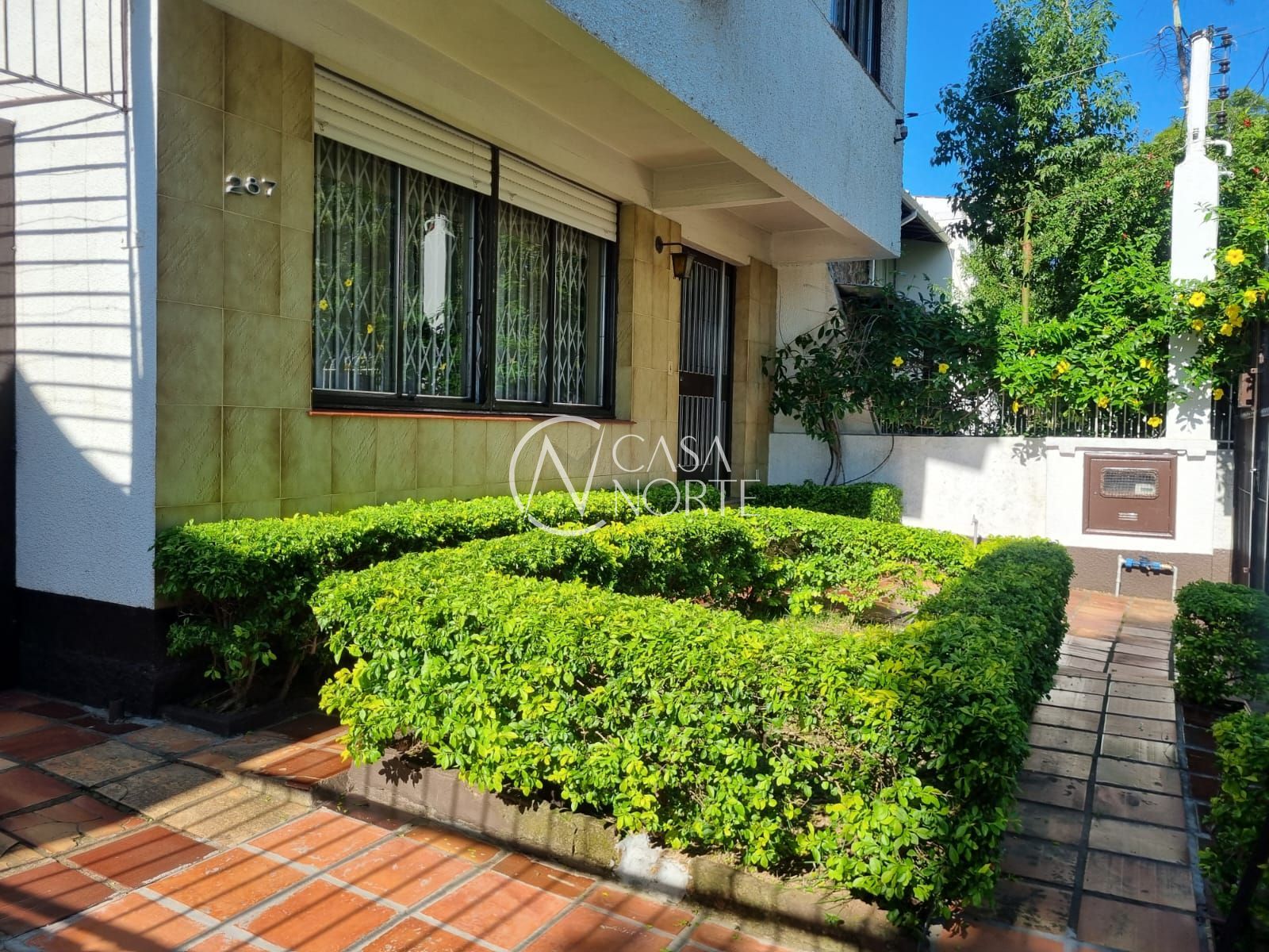 Casa à venda com 3 quartos, 230m², 1 suíte, 3 vagas, Avenida São Sebastião no bairro Nonoai em Porto Alegre