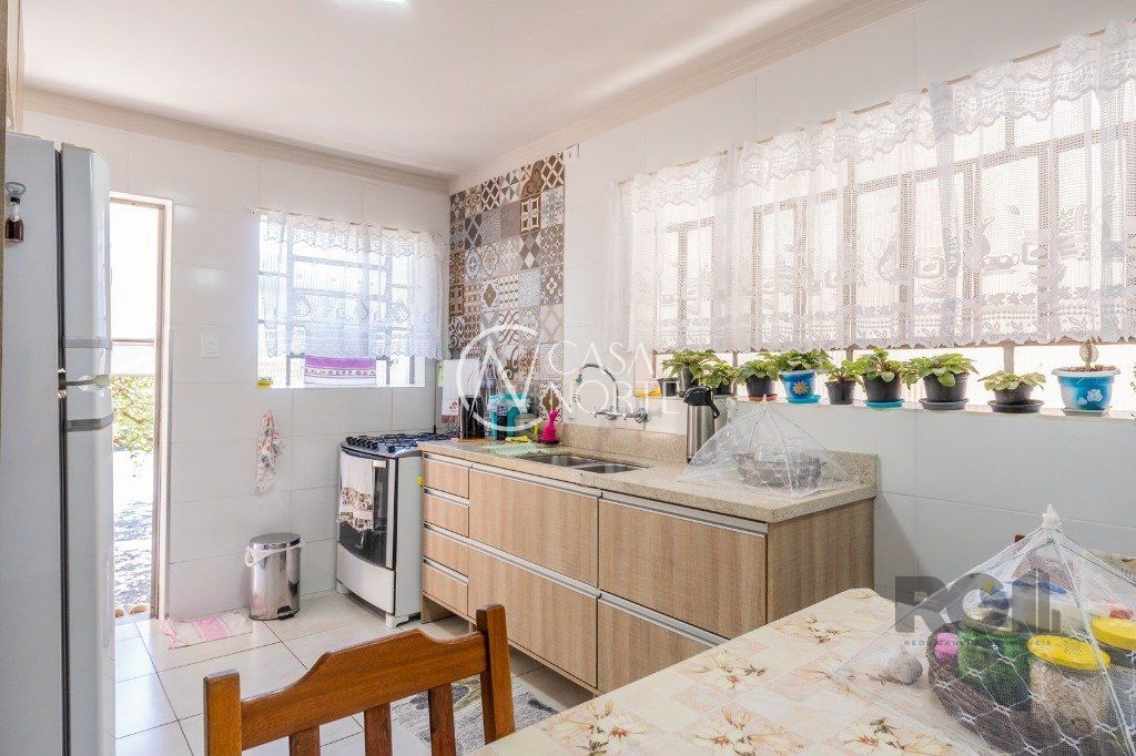 Casa à venda com 4 quartos, 287m², 2 suítes, 2 vagas, Rua Pedro Boticário no bairro Glória em Porto Alegre