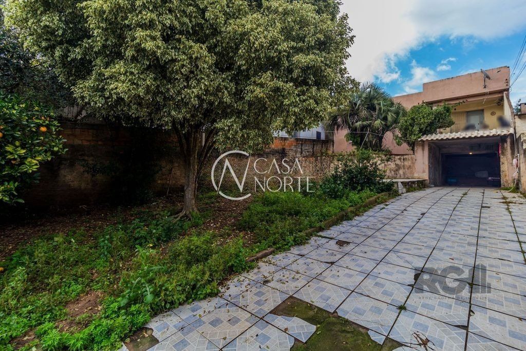 Casa à venda com 2 quartos, 104m², 2 vagas, Beco Antônio Nunes Vicente no bairro Lomba do Pinheiro em Porto Alegre