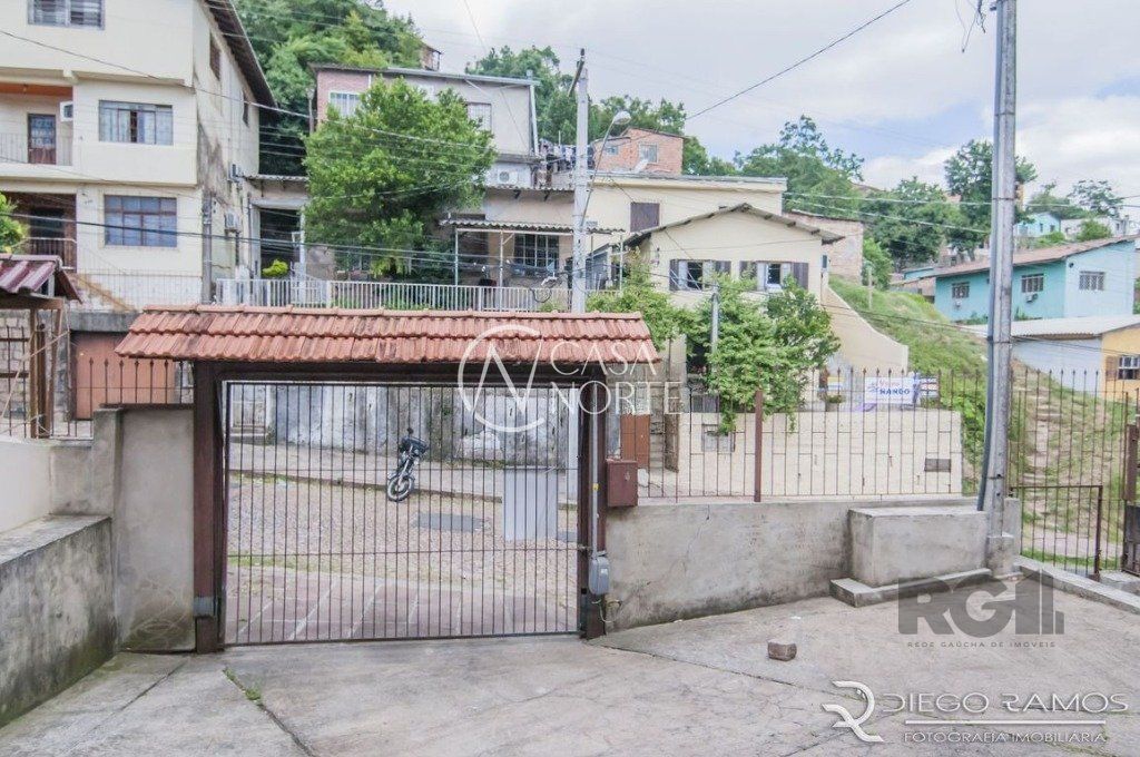 Casa à venda com 4 quartos, 200m², 3 vagas, Rua Santiago Dantas no bairro Cascata em Porto Alegre