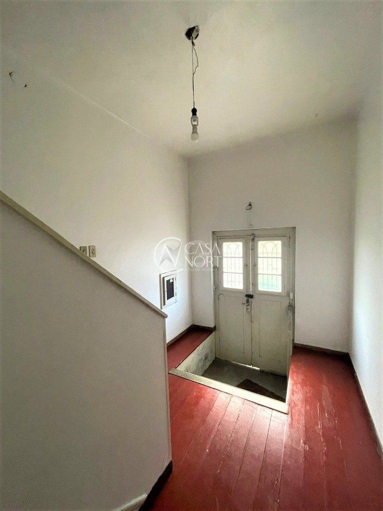 Casa à venda com 3 quartos, 106m², Rua Dom João Vi no bairro Medianeira em Porto Alegre