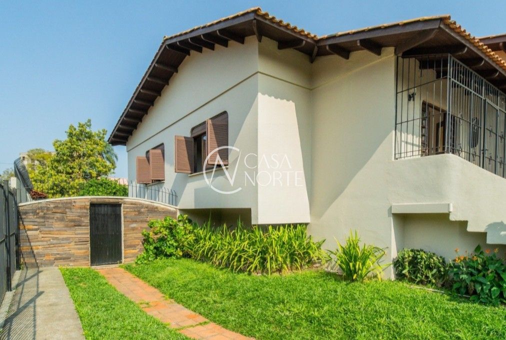 Casa à venda com 3 quartos, 400m², 1 suíte, 2 vagas, Avenida Clemenciano Barnasque no bairro Teresópolis em Porto Alegre