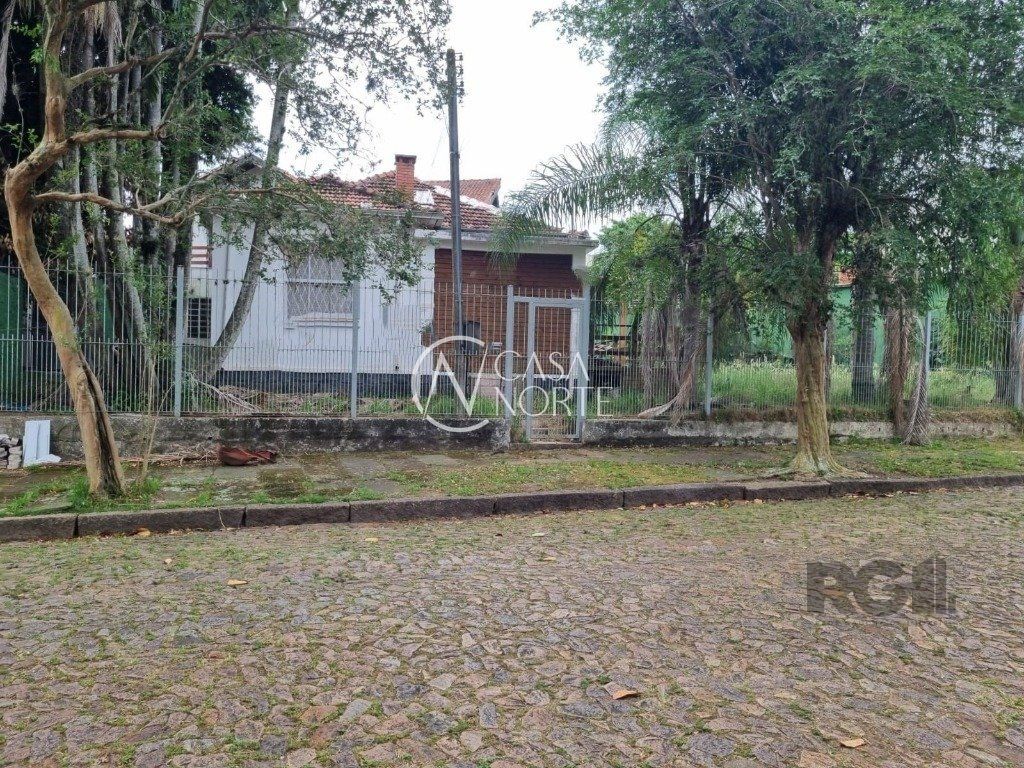 Casa à venda com 3 quartos, 120m², 4 vagas, Rua Manaue no bairro Vila Assunção em Porto Alegre