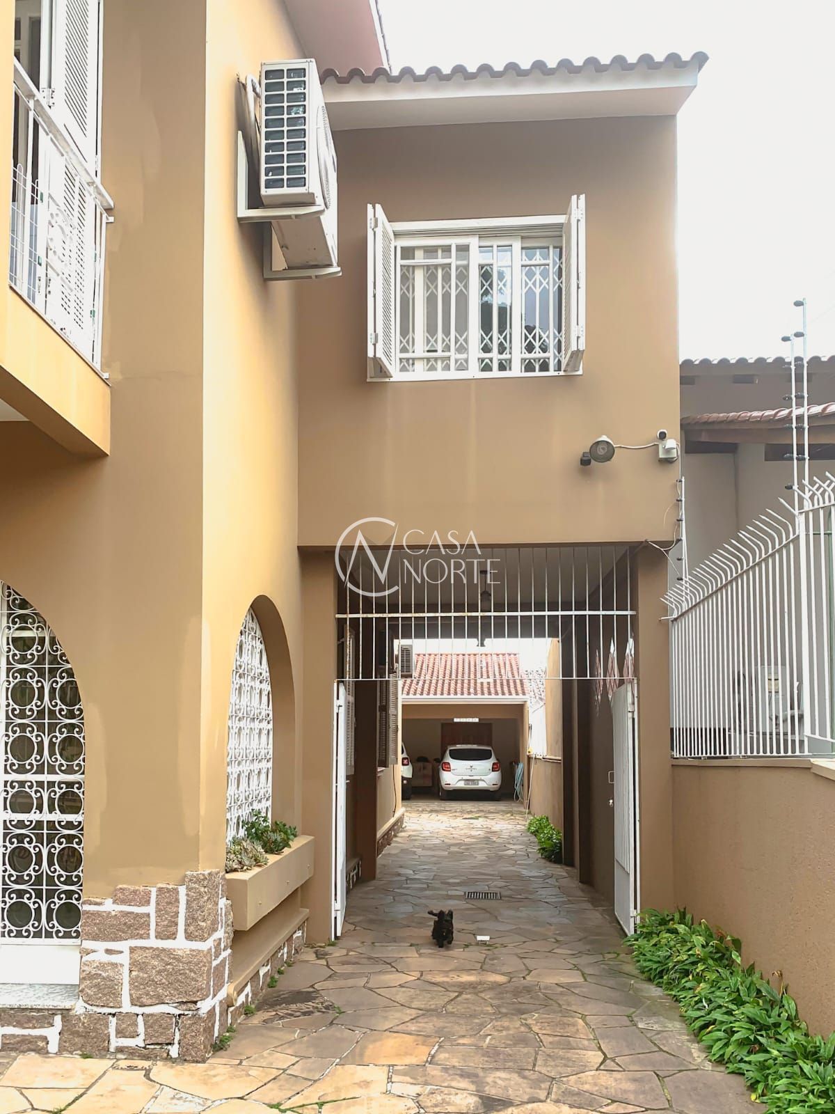 Casa à venda com 5 quartos, 238m², 2 suítes, 5 vagas, Rua Bernardino Caetano Fraga no bairro Santa Tereza em Porto Alegre