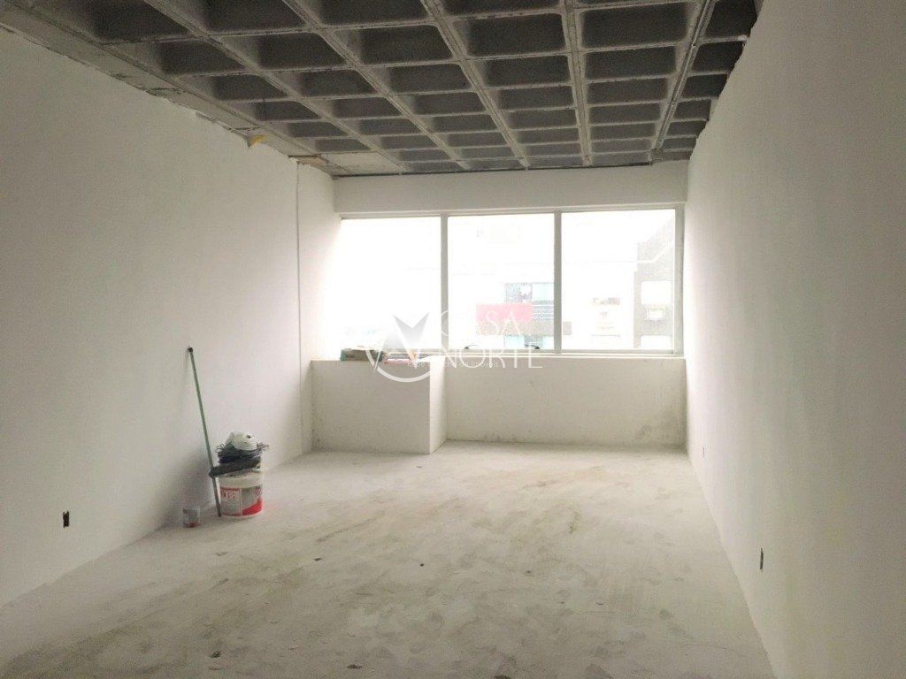 Sala Comercial à venda , 32m², Avenida Teixeira Mendes no bairro Chácara das Pedras em Porto Alegre