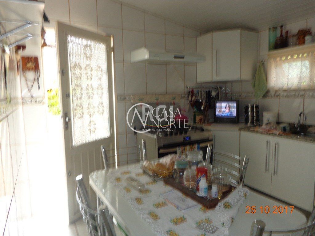 Casa à venda com 2 quartos, 102m², 1 suíte, 1 vaga, Rua Cachoeira no bairro Nonoai em Porto Alegre