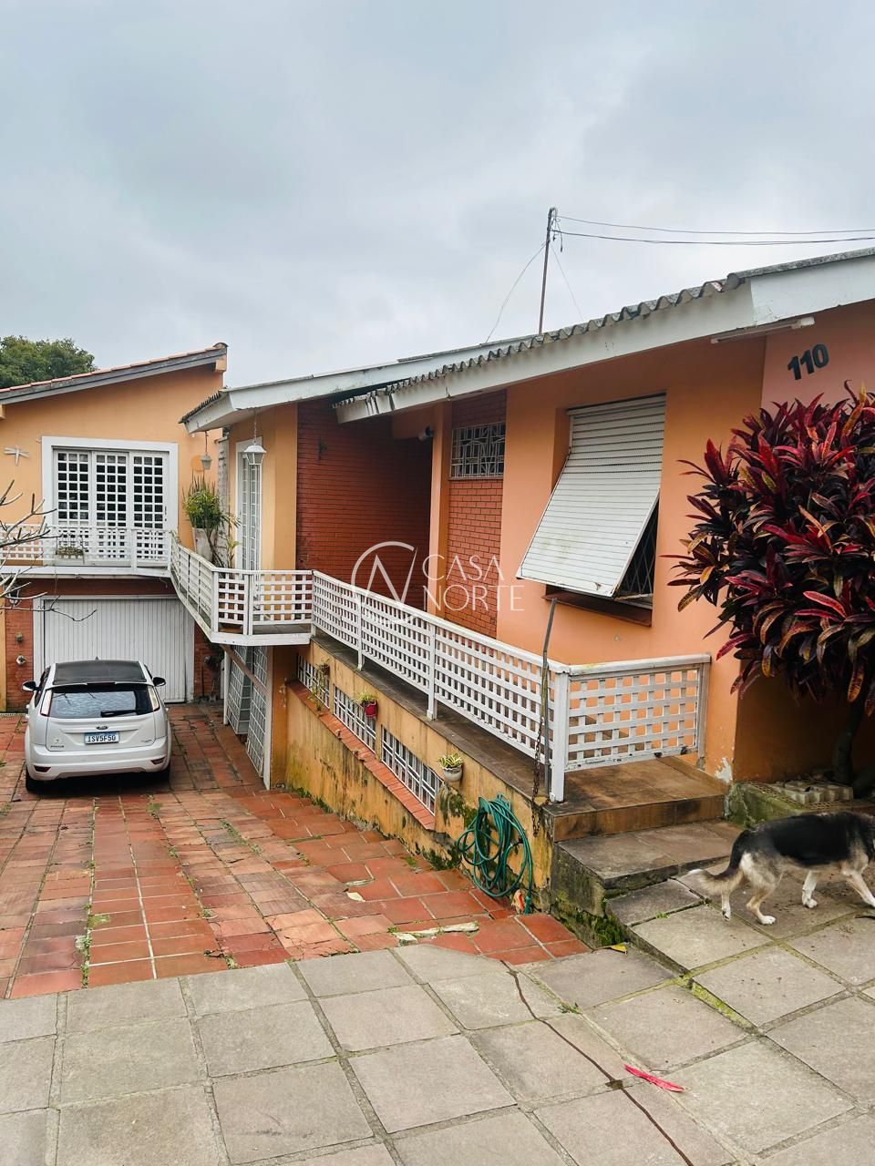 Casa à venda com 3 quartos, 206m², 3 vagas, Rua Antônio Pereira Júnior no bairro Santa Tereza em Porto Alegre