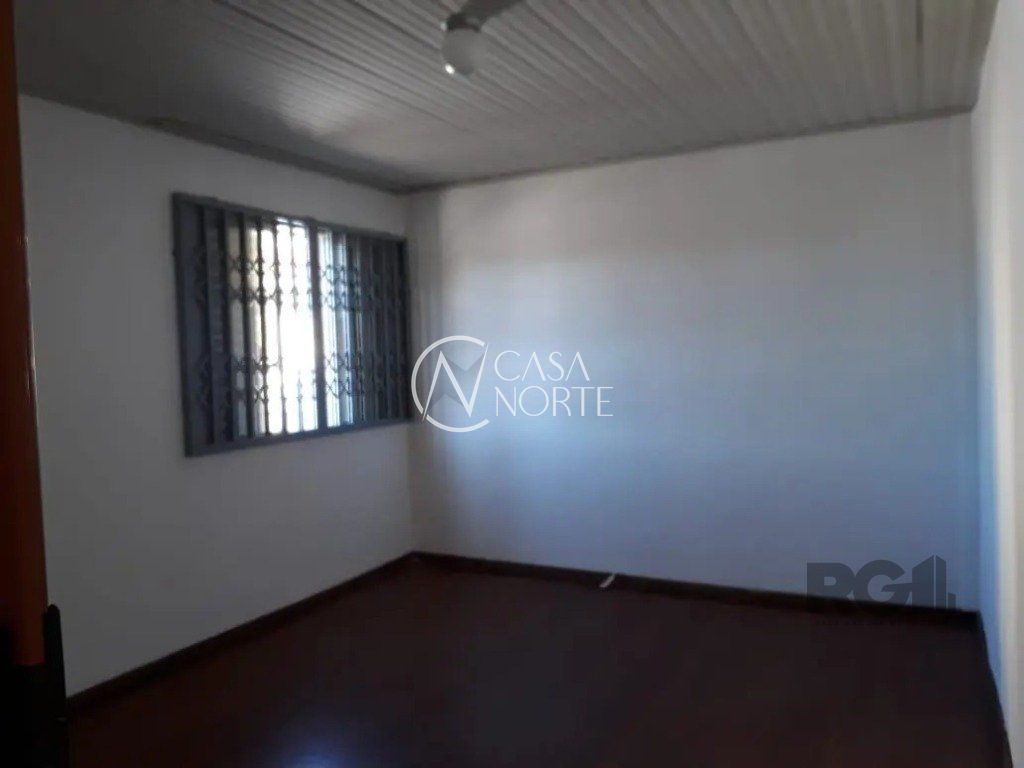 Casa à venda com 5 quartos, 268m², 3 vagas, Rua Sezefredo Ignácio de Oliveira no bairro Passo das Pedras em Porto Alegre