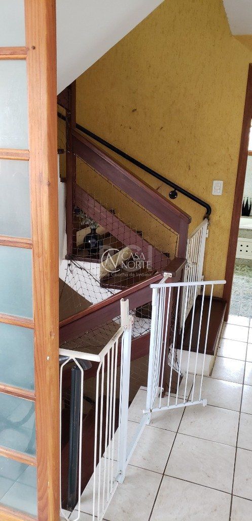 Casa à venda com 8 quartos, 200m², 5 vagas, Rua Anchieta no bairro Teresópolis em Porto Alegre