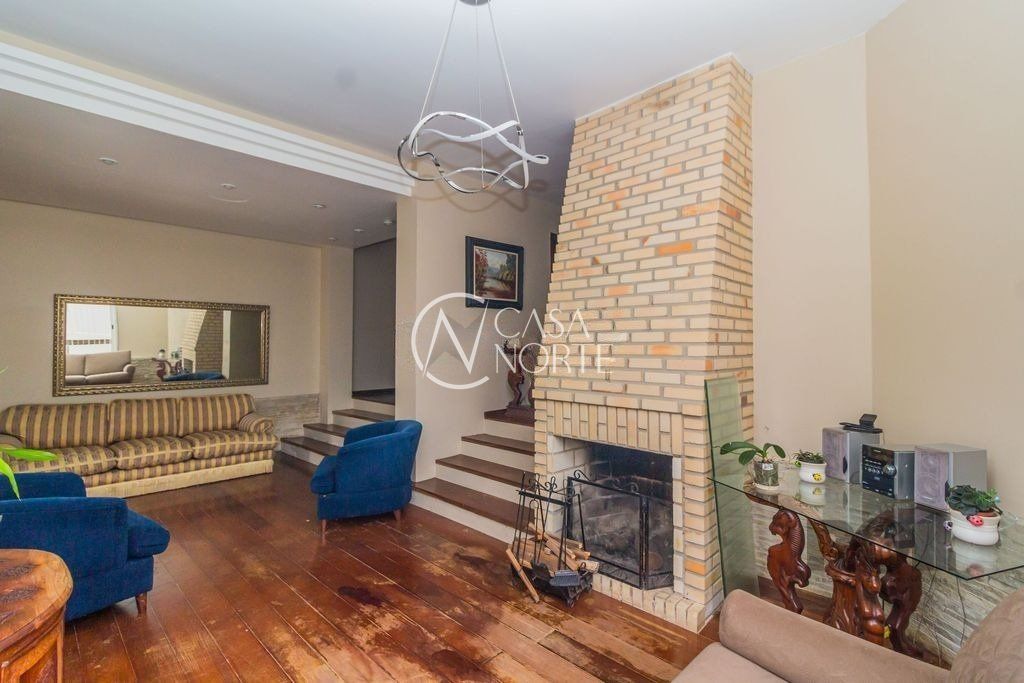 Casa à venda com 3 quartos, 230m², 1 suíte, 3 vagas, Rua Márcio Dias no bairro Nonoai em Porto Alegre