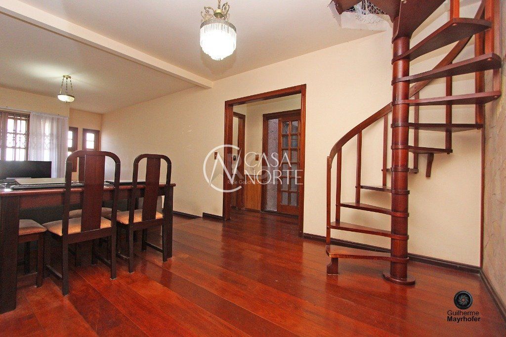 Casa à venda com 3 quartos, 180m², 1 suíte, 3 vagas, Rua Ovidio Moraes Leal no bairro Rubem Berta em Porto Alegre