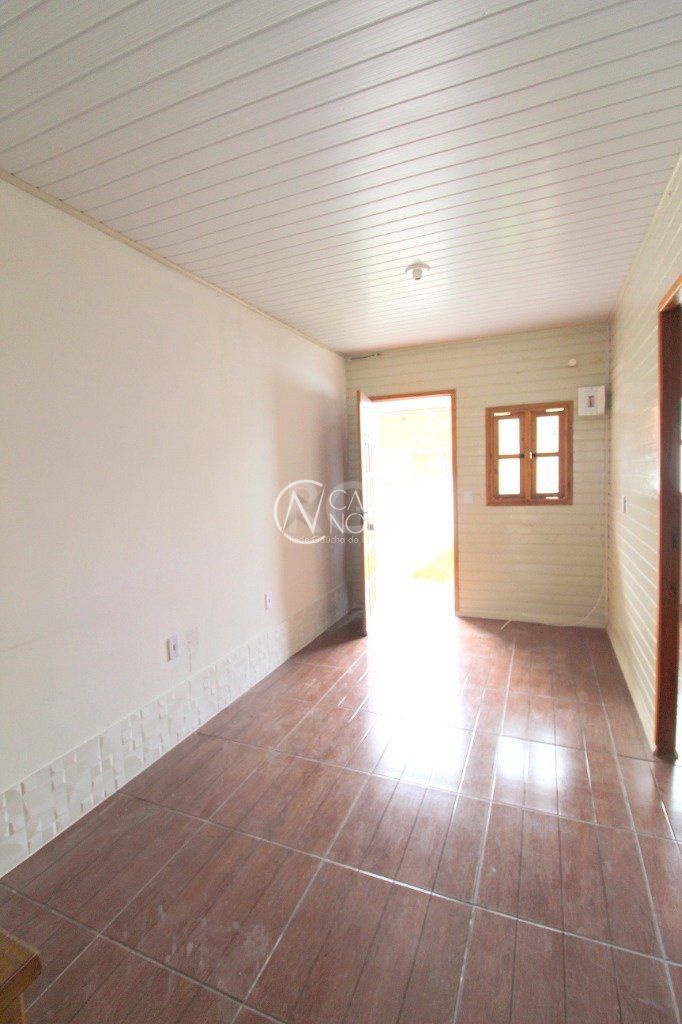 Casa à venda com 2 quartos, 55m², 1 vaga, Praça Frederico Westphalen no bairro Cavalhada em Porto Alegre