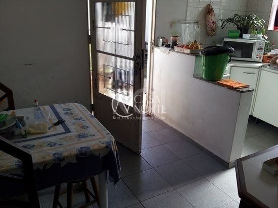 Casa à venda com 3 quartos, 80m², 1 suíte, 2 vagas, Rua Marechal Mesquita no bairro Teresópolis em Porto Alegre