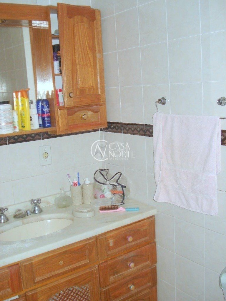 Casa à venda com 6 quartos, 500m², 2 suítes, 4 vagas, Avenida Ester no bairro Glória em Porto Alegre