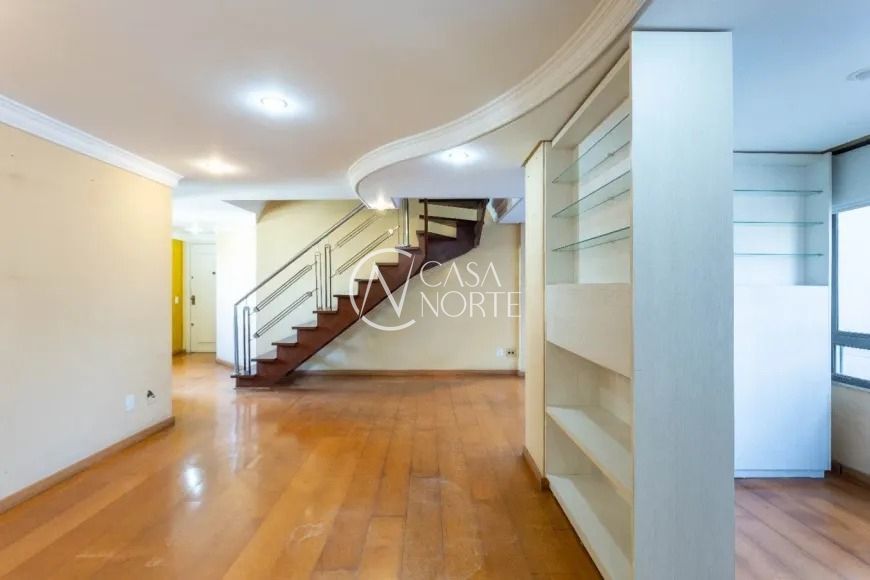 Cobertura à venda com 2 quartos, 154m², 1 suíte, 2 vagas, Rua Vicente da Fontoura no bairro Santana em Porto Alegre