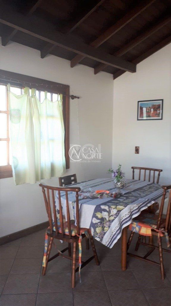 Casa à venda com 3 quartos, 165m², 1 suíte, 2 vagas, Rua Jerolomo Minuzo no bairro Vila Nova em Porto Alegre