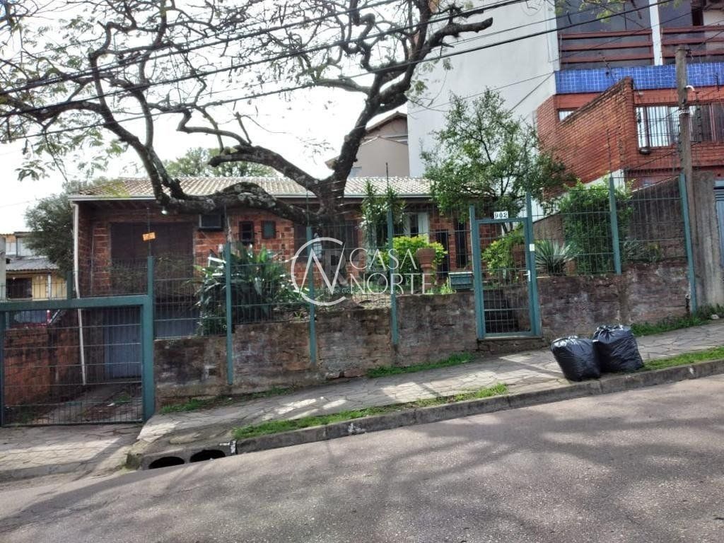 Casa à venda com 2 quartos, 140m², 1 suíte, 2 vagas, Rua Sepe Tiaraju no bairro Medianeira em Porto Alegre