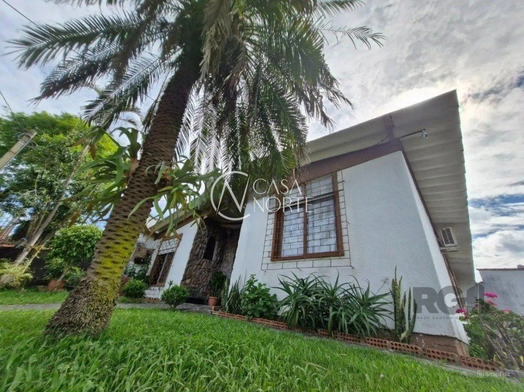 Casa à venda com 4 quartos, 200m², 1 suíte, 2 vagas, Rua Doutor Vargas Neto no bairro Jardim Leopoldina em Porto Alegre