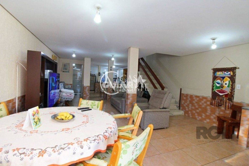 Casa à venda com 3 quartos, 136m², 1 suíte, 2 vagas, Rua Doutora Noemi Valle Rocha no bairro Serraria em Porto Alegre