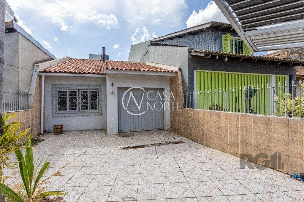 Casa à venda com 2 quartos, 96m², 2 vagas, Avenida Mariland no bairro São João em Porto Alegre