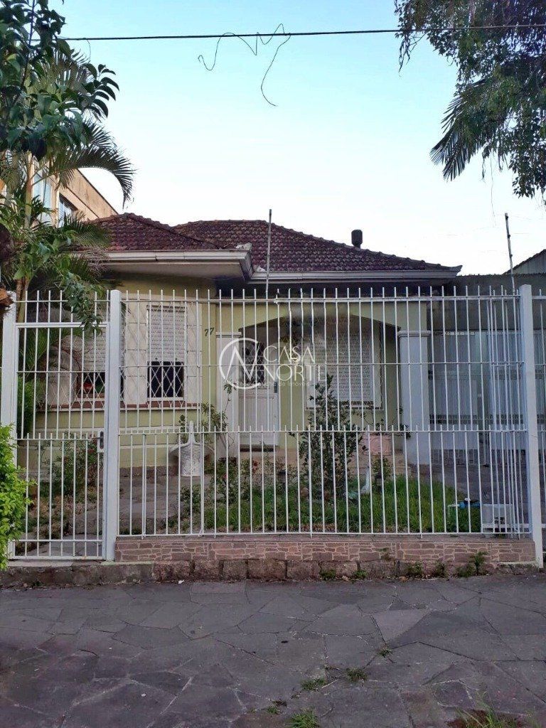 Casa à venda com 3 quartos, 142m², 1 suíte, Rua Coronel Villagran Cabrita no bairro Partenon em Porto Alegre
