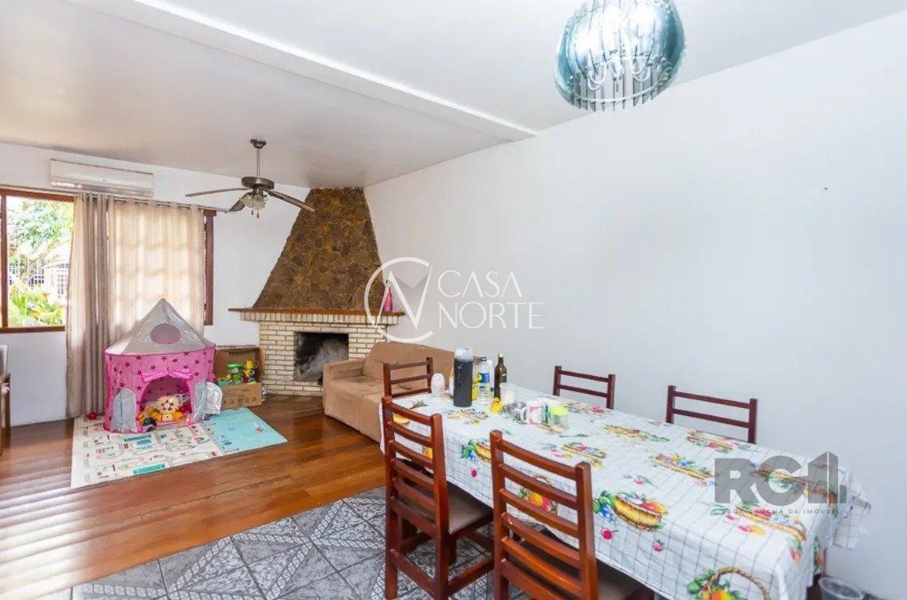 Casa à venda com 3 quartos, 160m², 1 suíte, 4 vagas, Rua Fernando Cortez no bairro Cristo Redentor em Porto Alegre