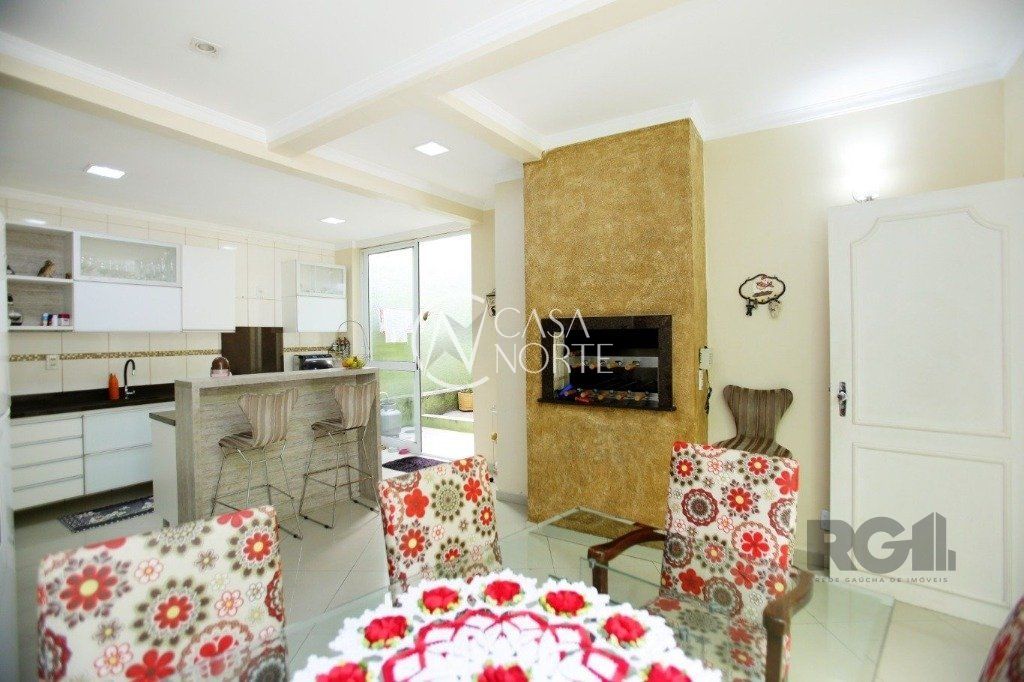 Casa à venda com 4 quartos, 235m², 1 suíte, 3 vagas, Rua Afonso Pena no bairro Azenha em Porto Alegre