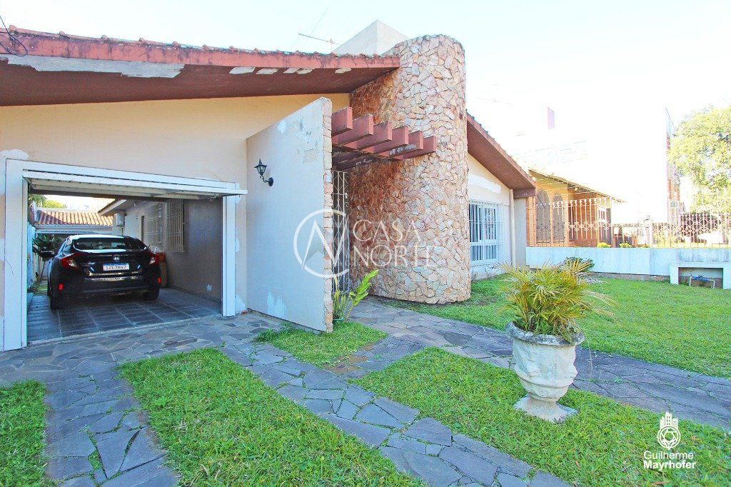Casa à venda com 3 quartos, 215m², 1 suíte, 3 vagas, Rua Professora Cecy Cordeiro Thofehrn no bairro Sarandi em Porto Alegre