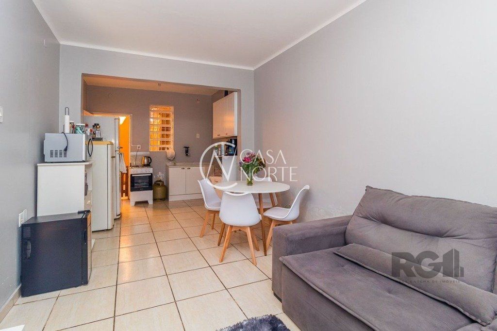 Casa à venda com 2 quartos, 99m², 2 vagas, Rua São Carlos no bairro Floresta em Porto Alegre