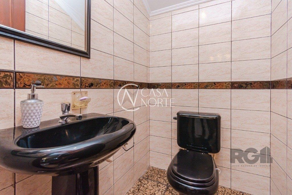 Casa à venda com 4 quartos, 295m², 2 suítes, 2 vagas, Rua Ernesto Zamprogna no bairro Morro Santana em Porto Alegre