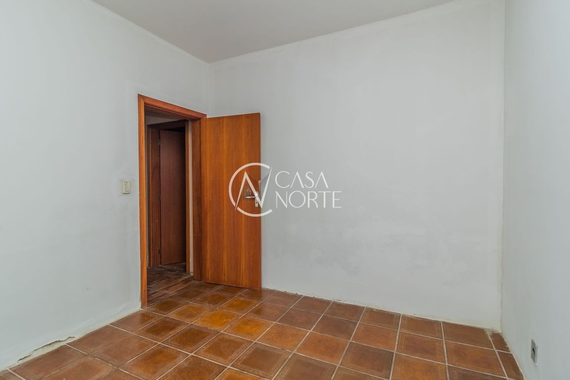 Casa à venda com 4 quartos, 284m², 1 suíte, 4 vagas, Avenida Tramandaí no bairro Ipanema em Porto Alegre