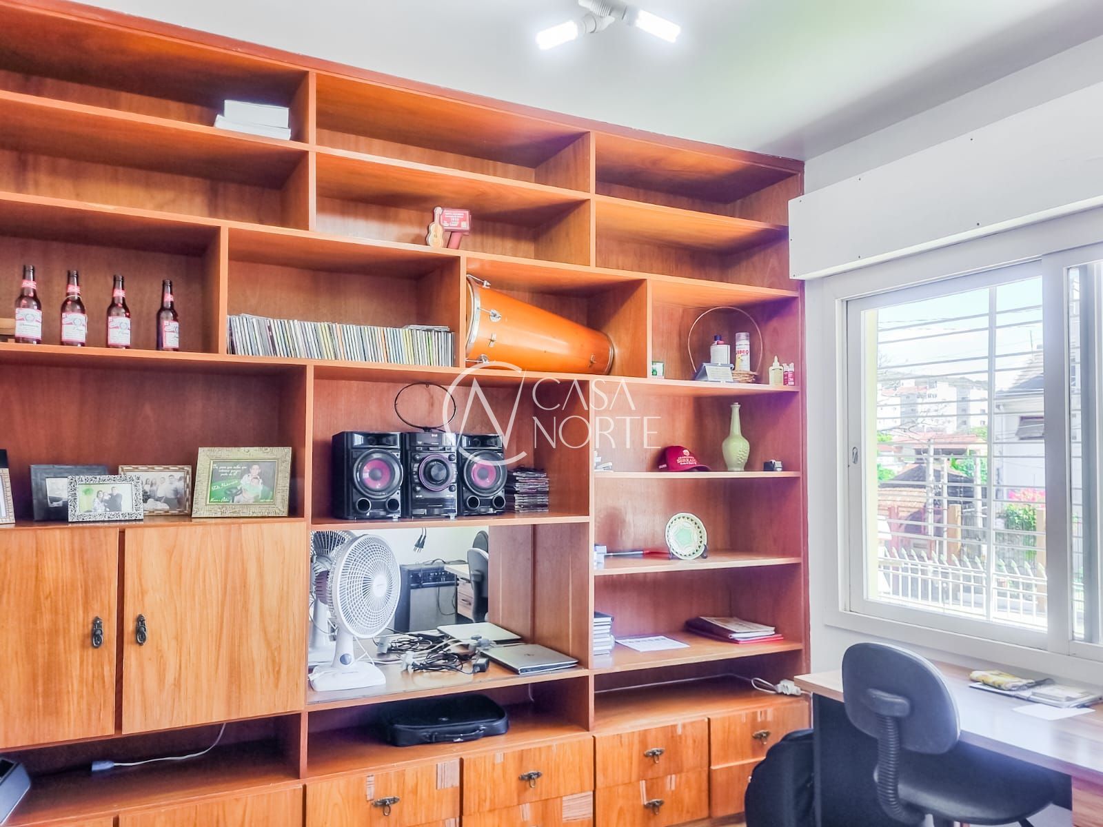 Casa à venda com 3 quartos, 280m², 1 suíte, 2 vagas, Rua Silvério Souto no bairro Teresópolis em Porto Alegre